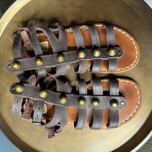 En Shalla Gladiator Sandals - Picture 3 of 10